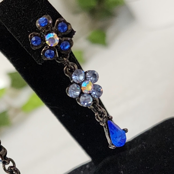 Gunmetal Silver w/ Blue and AB Crystal   Stones Butterfly Necklace Earrings Set - Picture 3 of 11